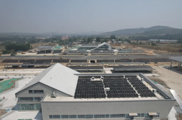 山东省首个“全生命周期零碳”服务区分布式光伏项目正式并网发电(图1)