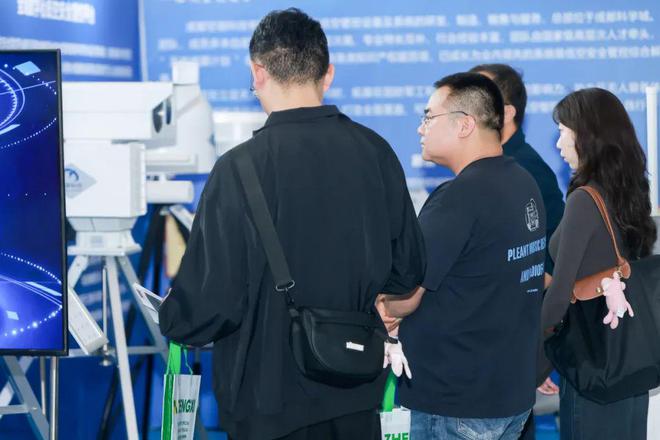 成都国防科技展次日速递空御科技展位热度不减(图4)