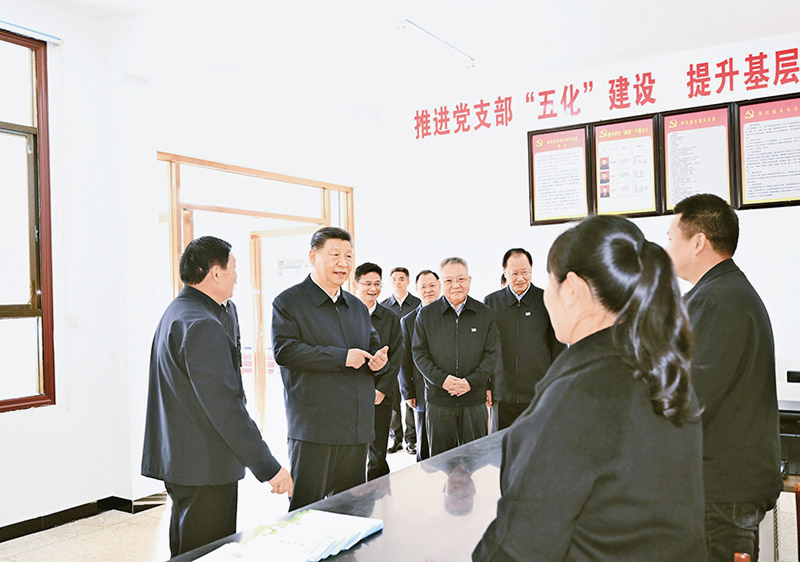 习近平：锲而不舍落实中央八项规定精神以优良党风引领社风民风(图1)
