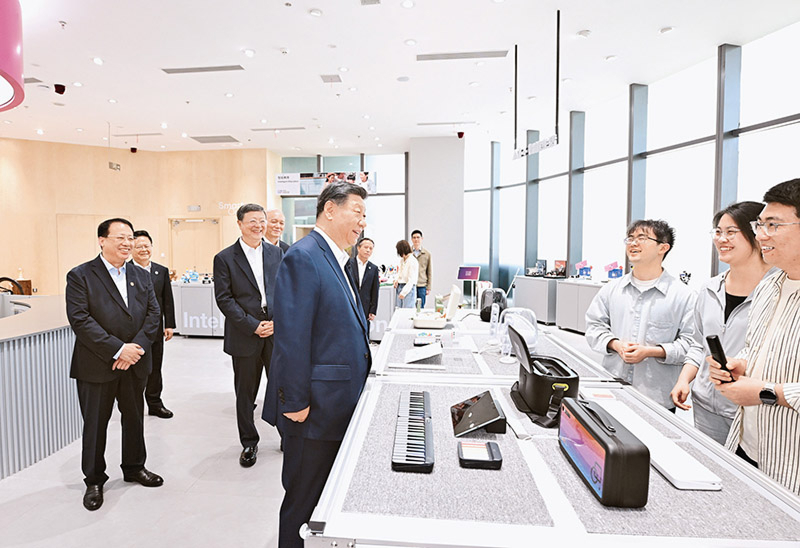 习近平：锲而不舍落实中央八项规定精神以优良党风引领社风民风(图4)